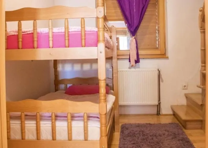 בית נופש Holiday Home Green Rakovica